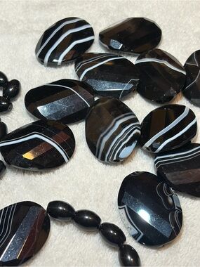 Black Banded Agate drilled Bead Lot 30 Loose Stones + Matching Bracelet Faceted